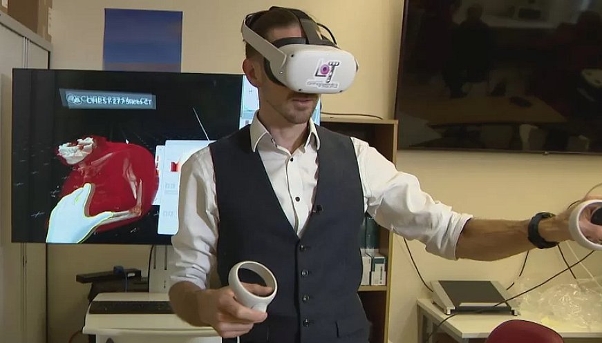 Trauma Surgeon Uses VR To Fix Shattered Bones
